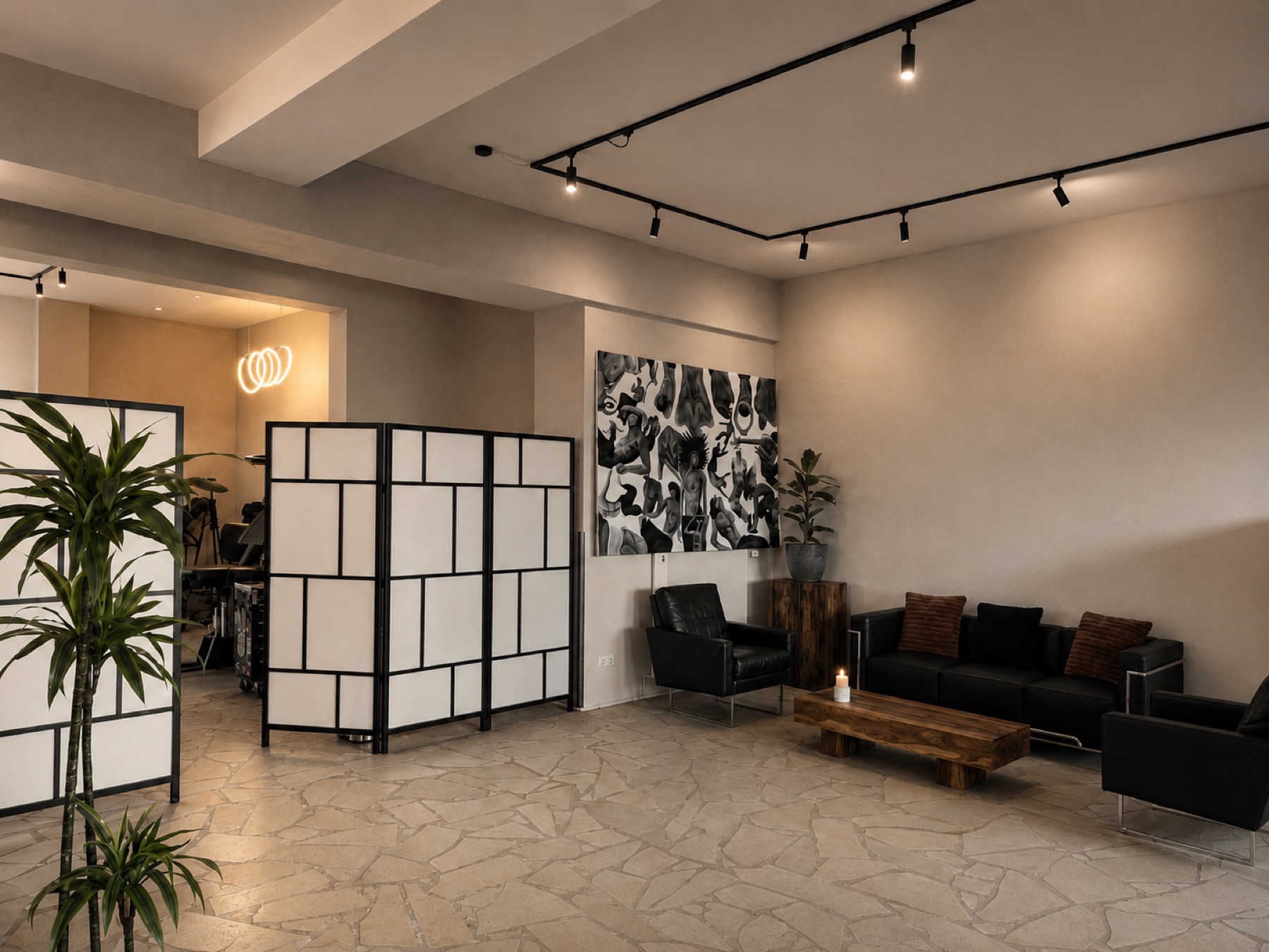 Warmer, ruhiger Innenraum des Sixspace Tattoo Studios in Berlin